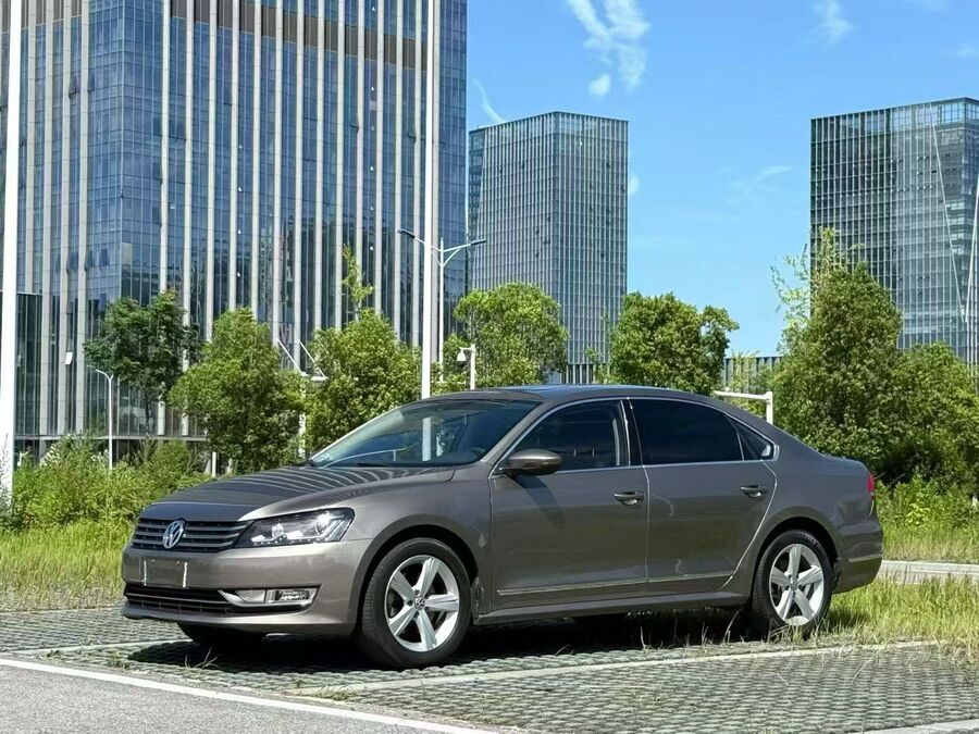 Volkswagen Volkswagen 2014 Passat 1.8 TSI Royal Edition used car for export from China