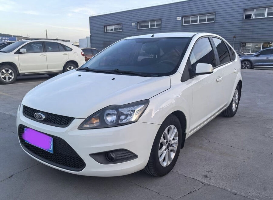 Ford Ford 2013 Classic Focus – Hatchback 1.8 Fashion used car for export from China