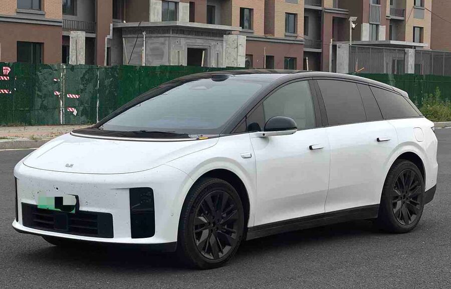 Auto Li Auto 2025 i6 AWD Base Model used car for export from China