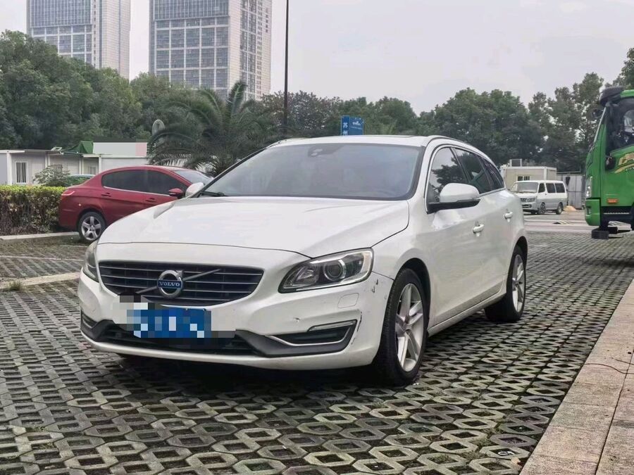 Volvo Volvo V60 (Imported) 2015 V60 2.0T T5 Intelligent & Elegant Edition used car for export from China
