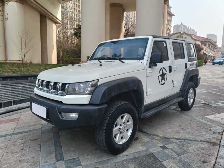 Beijing Beijing 2016 BJ40L 2.0T 2WD Luxury Edition used car for export from China