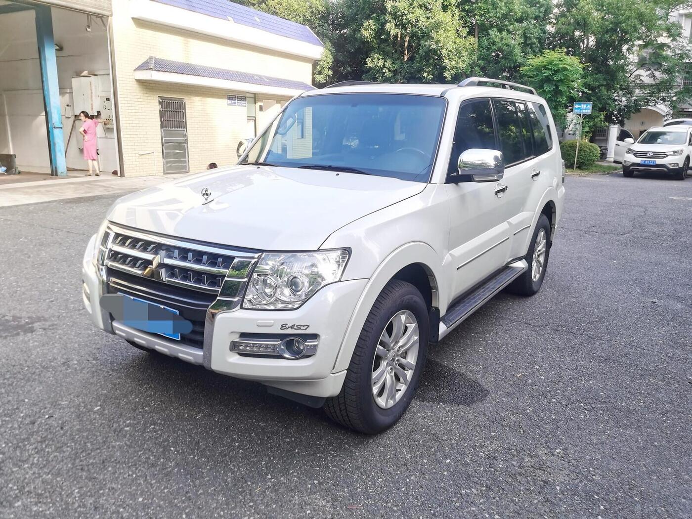 Mitsubishi Pajero (Imported) 2018 Pajero 3.8 GLS with sunroof, dual differential
