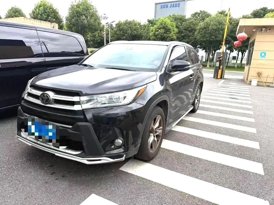 Toyota Toyota 2018 Highlander 2.0T 4WD Luxury 7-Seater used car for export from China