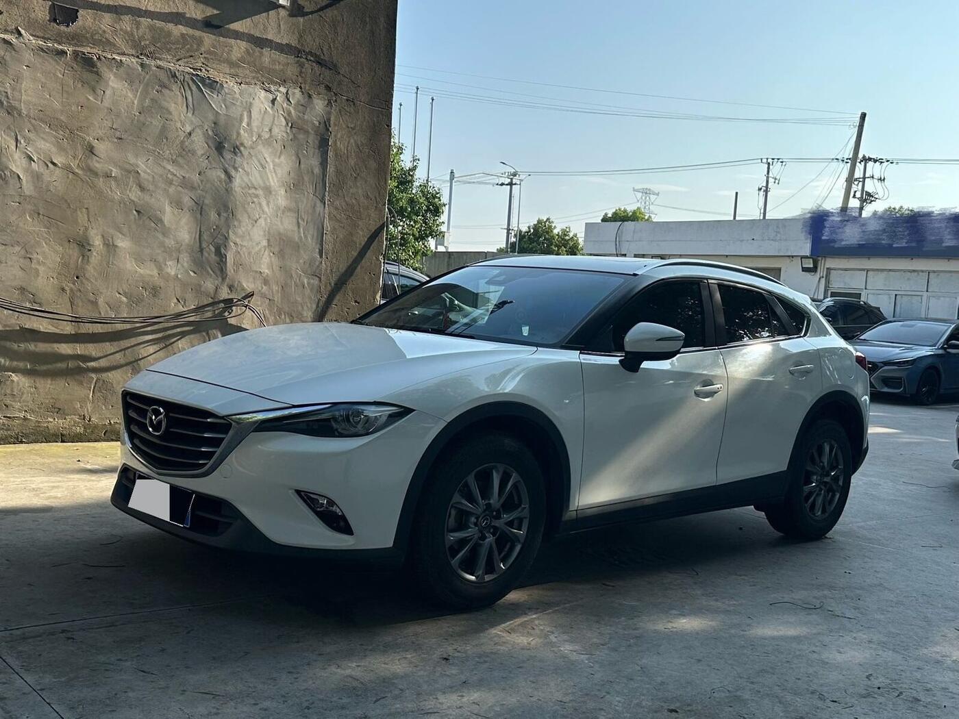 Mazda 2018 CX-4 2.0 Front-Wheel Drive Skyactiv-Leader Edition