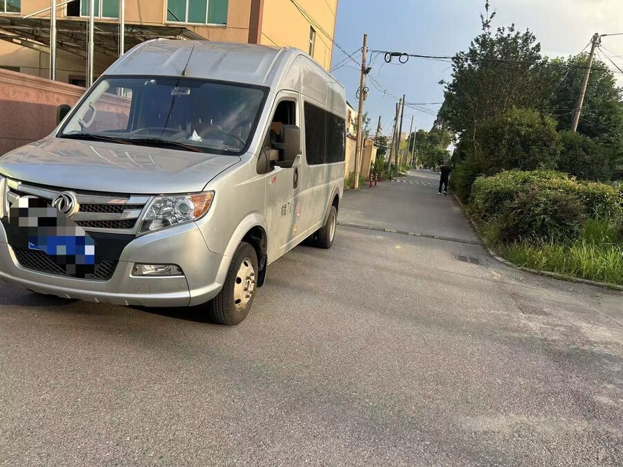 Dongfeng Dongfeng 2021 Yufeng 2.4T RWD Logistics Van Long Wheelbase High Roof with Dual Rear Tires 6–9 Seats used car for export from China