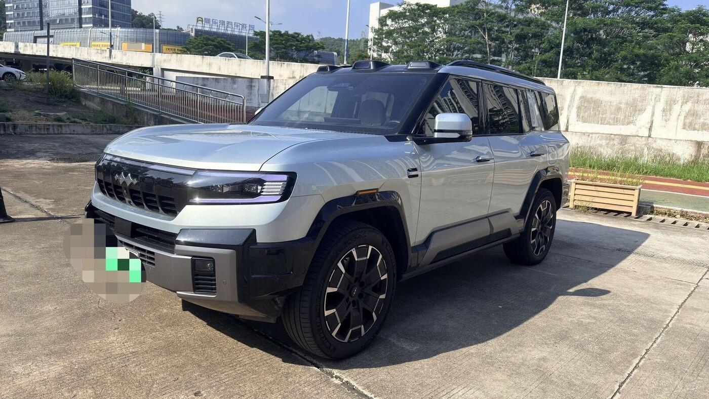 FANGCHENGBAO BAO 8 2025 Leopard 8 2.0T CVT Smart & Brave Flagship 7-seater