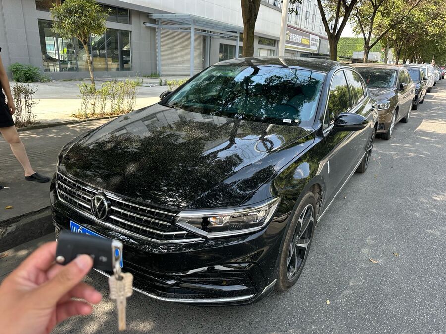 Volkswagen Volkswagen 2026 Volkswagen Magotan 2.0TSI 330TSI Elite Edition, Selected for the 30 Millionth Vehicle used car for export from China