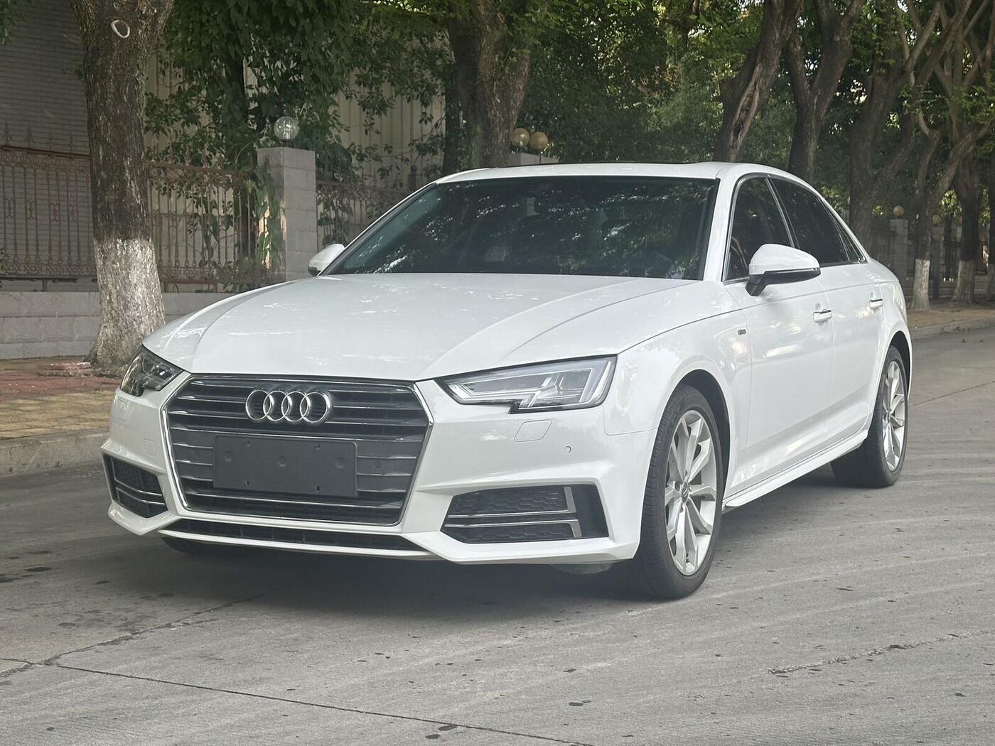 Audi 2018 A4L 2.0 TFSI 40 TFSI 30th Anniversary Edition Fashion