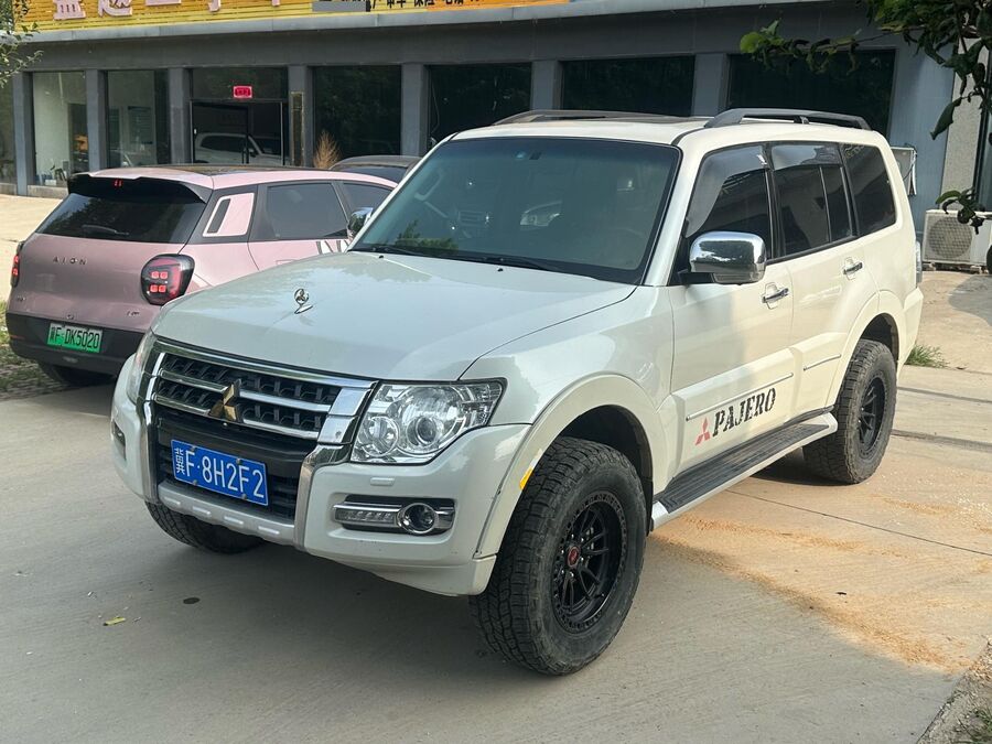 Mitsubishi Mitsubishi Pajero (Imported) 2018 Pajero 3.8 GLS with sunroof, single differential used car for export from China