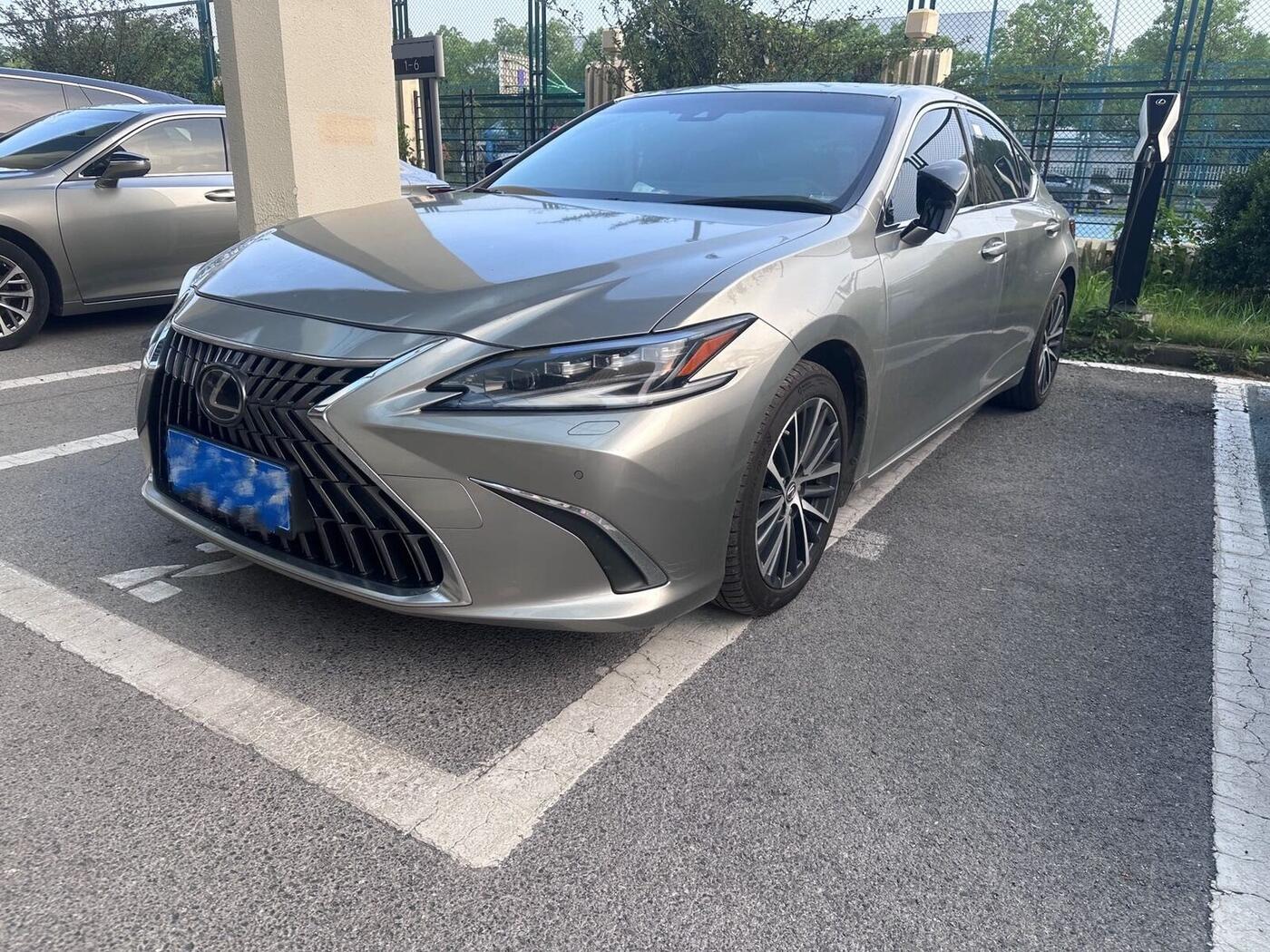 Lexus ES (Imported) 2022 ES300h 2.5 Continuously Variable Transmission Premium Edition