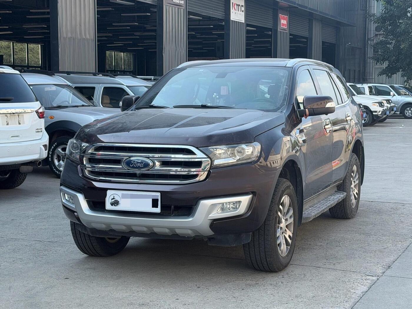 Ford Everest 2017 Trailblazer 2.0T 4x4 Luxury 7-seater