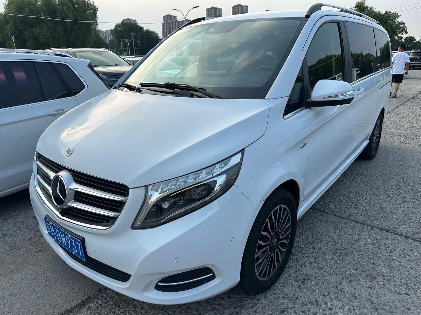 Mercedes-Benz V-Class 2017 V 260 2.0T Avantgarde