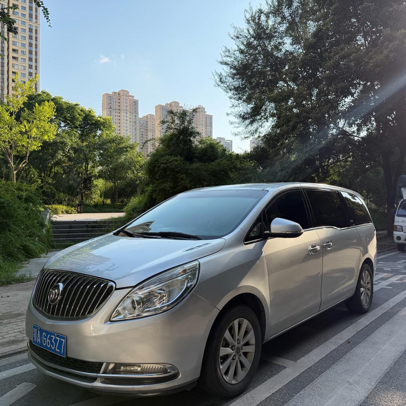 Buick 2013 GL8 Luxury Business Van 2.4 LT Executive Version