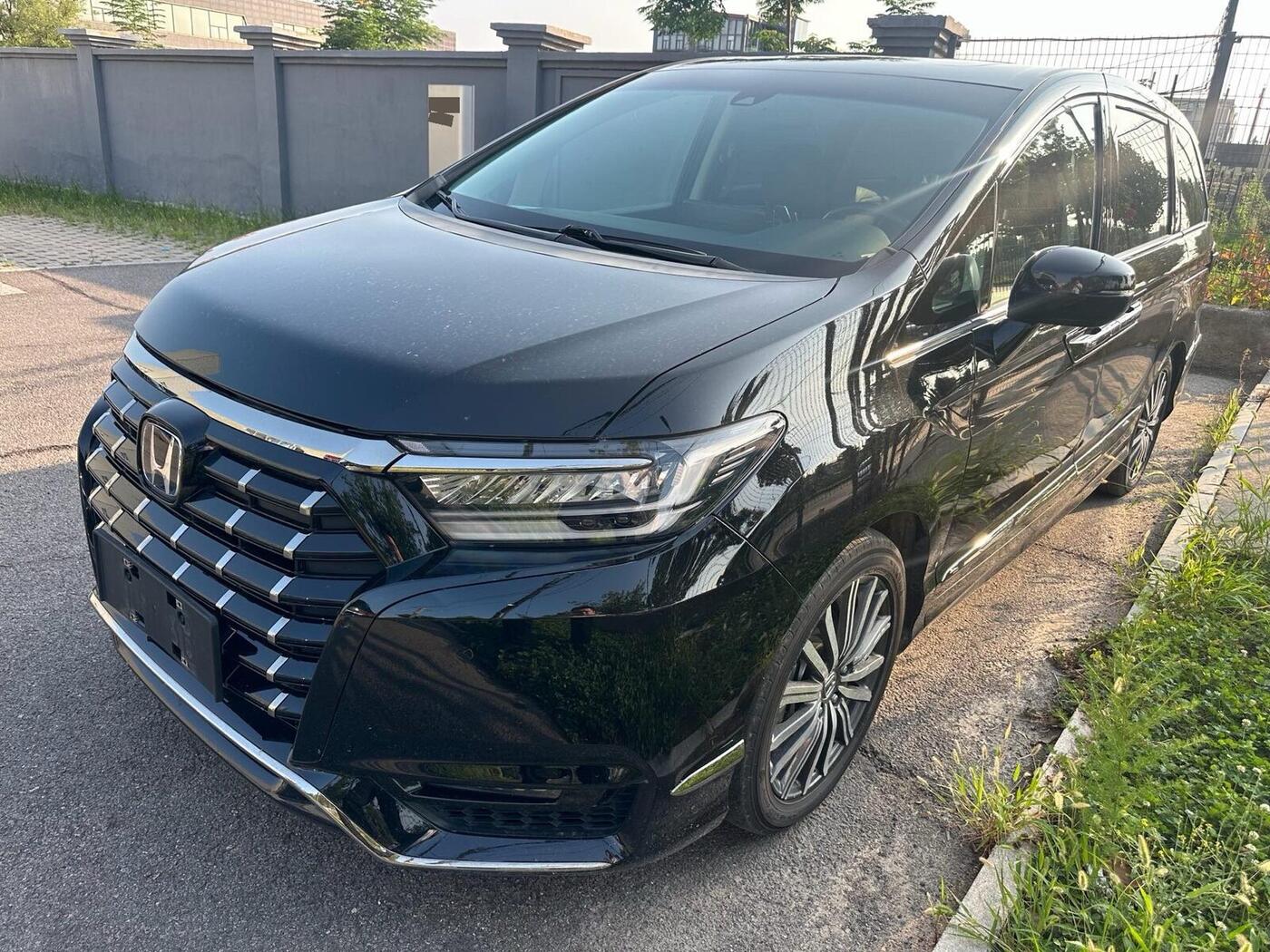 Honda 2022 Elysion Hybrid 2.0 CVT Luxury Edition
