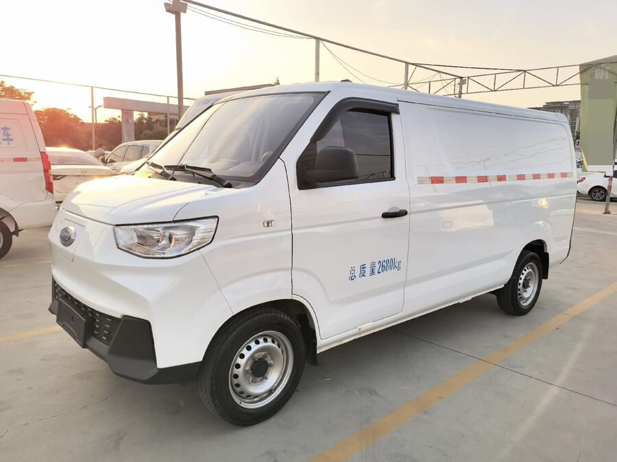 Dolphin Karry Dolphin 2023 Jiangtun Wide-Heart Version 2.7T 4.746m All-Electric Enclosed Van 40.55kWh used car for export from China