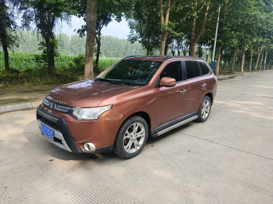 Mitsubishi Mitsubishi Outlander (Imported) 2014 Outlander 2.4 CVT 4WD Luxury Value Edition, 7 seats used car for export from China